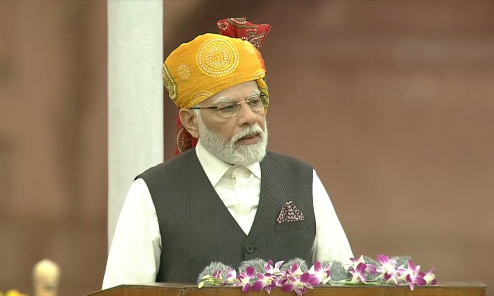 நாம் ஒற்றுமை என்ற மந்திரத்துடன் முன்னேற வேண்டும்: பிரதமர் மோடி!