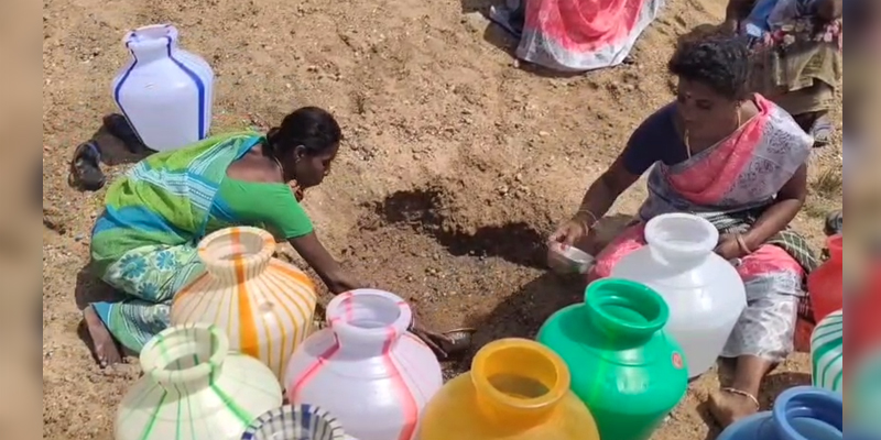 தண்ணீருக்காக காடுகளைக் கடந்து பல கிலோமீட்டர் தூரம் செல்லும் கிராம மக்கள்!