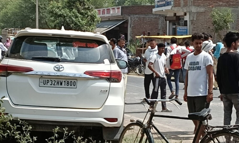 பாஜக வேட்பாளரின் கார் மோதியதில் 2 பேர் உயிரிழப்பு