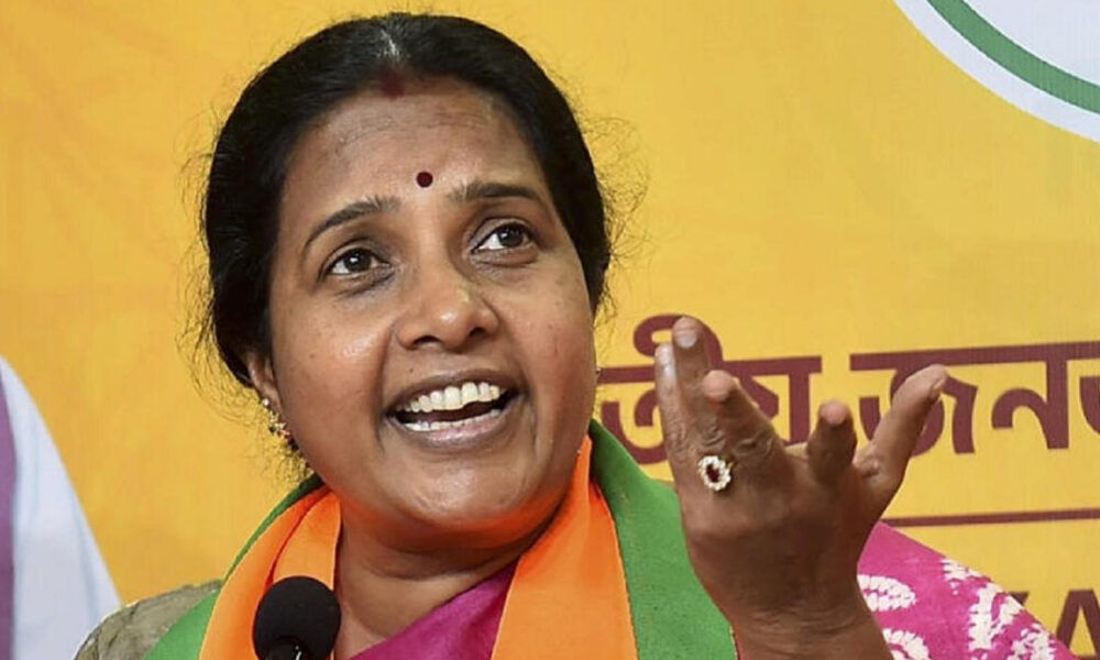 பழிக்குப் பழி தீர்ப்பது போல காவல்துறை நடந்து கொள்ளக் கூடாது: வானதி சீனிவாசன்!