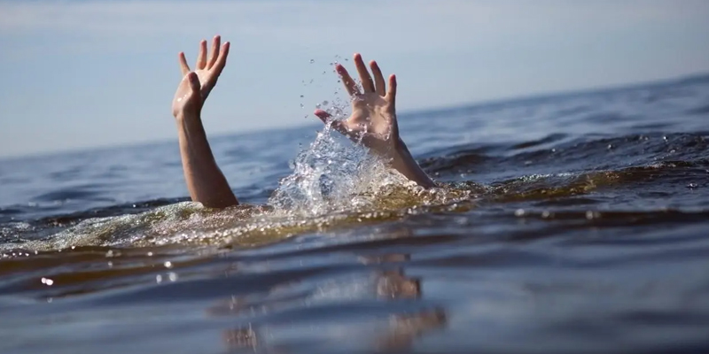 கடலில் மூழ்கி 4 மருத்துவ மாணவர்கள் உயிரிழப்பு!