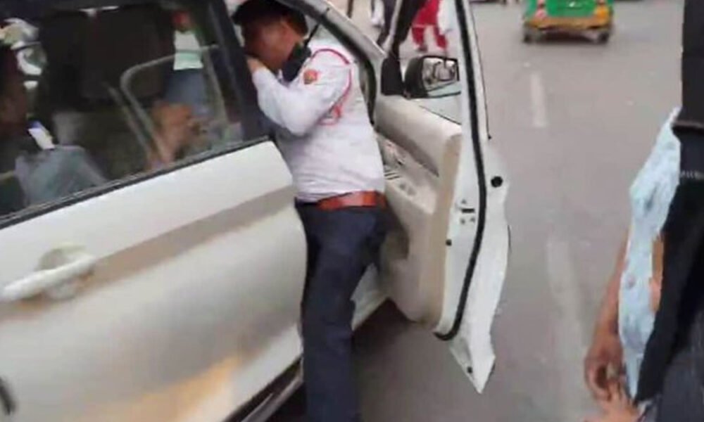 குடி போதையில் போலீசை காரில் இழுத்துச் சென்ற டிரைவர்