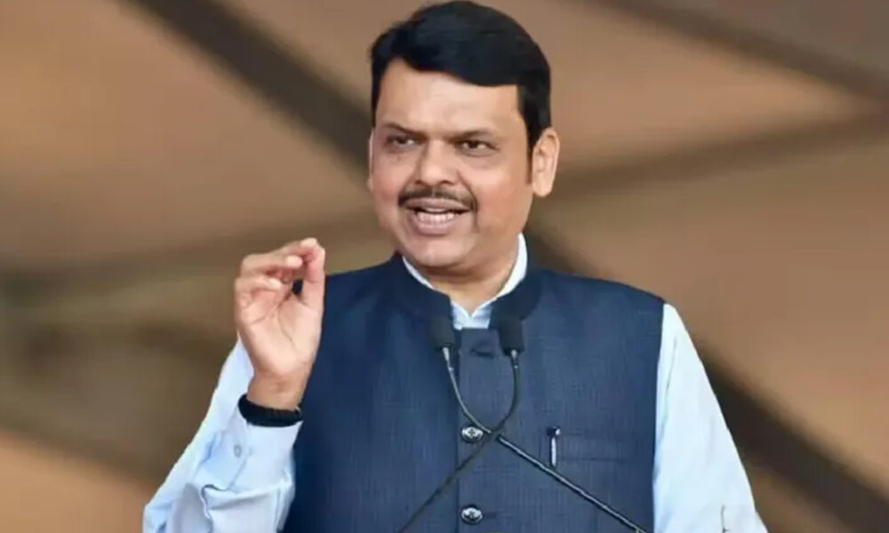 துணை முதல்வர் பதவியில் இருந்து விலகும் தேவேந்திர ஃபட்னாவிஸ்