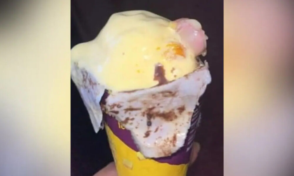 ஆர்டர் செய்த ஐஸ்கிரீமில் மனித விரல்!