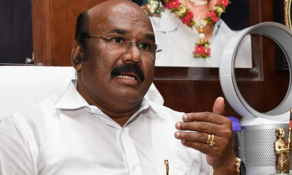 ஓபிஎஸ் அதிமுக தொண்டர்களின் இரத்தத்தை குடித்த அட்டைப்பூச்சி: ஜெயகுமார்!