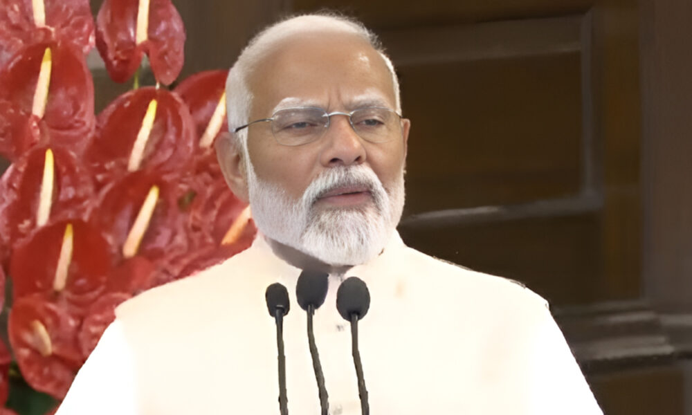 “விண்வெளிக்கு போறதுக்கு முன்னாடி.. மனிப்பூருக்கு போங்க” – பிரதமரை விமர்சித்த காங்கிரஸ்!