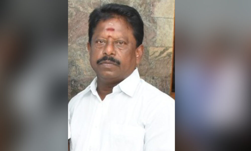 அதிமுக நிர்வாகி வெட்டிக் படுகொலை!