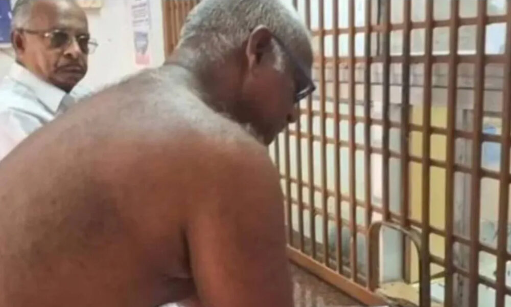 கோவணத்துடன் இ.பி ஆபீஸுக்கு வந்த ஆம் ஆத்மி நிர்வாகி..!!